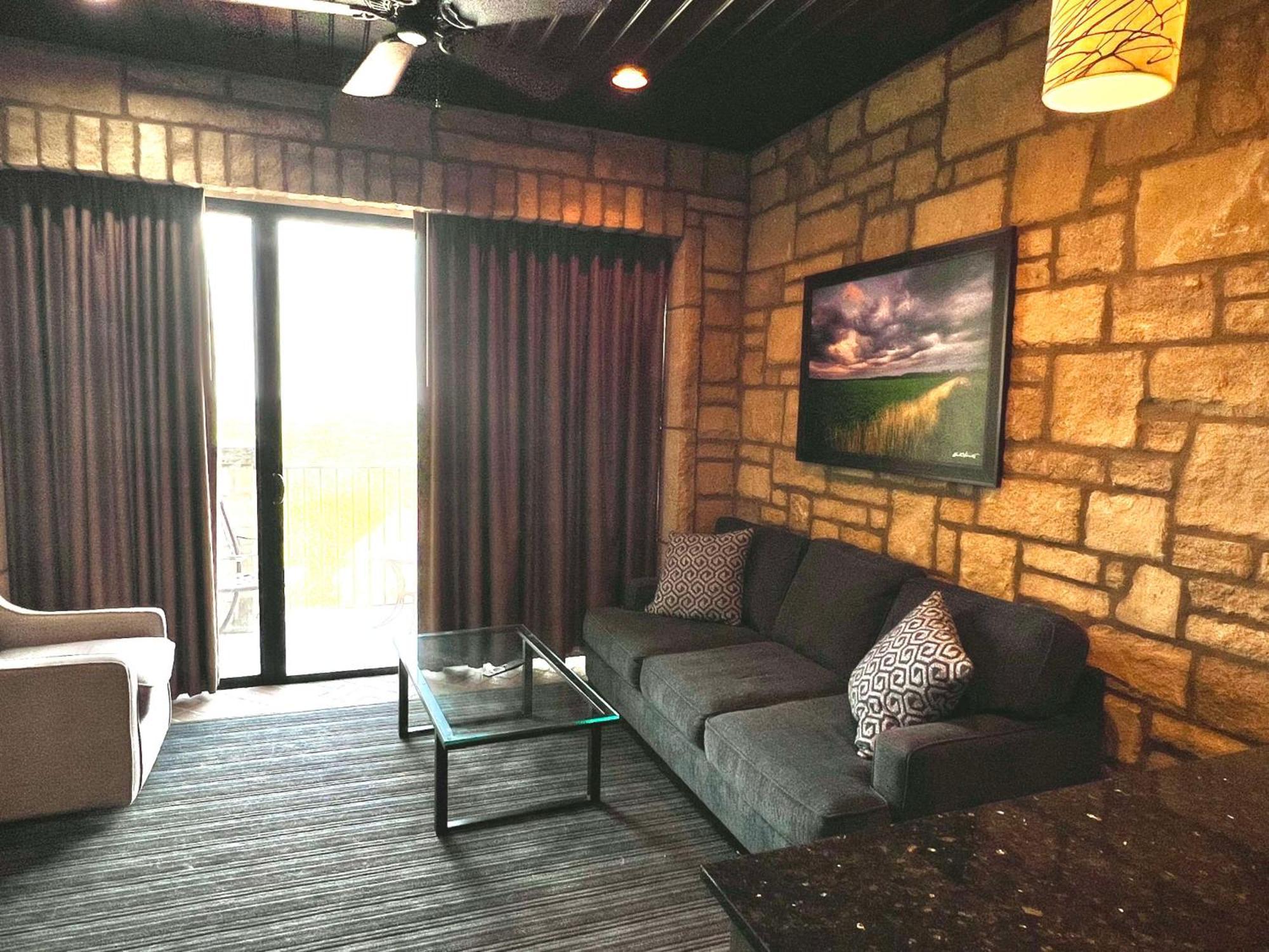 The Oread Lawrence, Tapestry Collection By Hilton Exterior photo